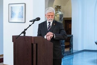 Prezident vyhrál bitvu, ničivá válka s vládou ale pokračuje - Seznam Zprávy